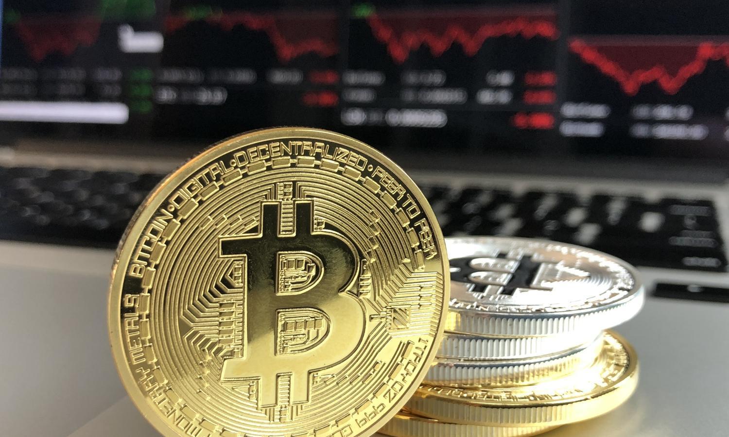 How do you earn money with bitcoin